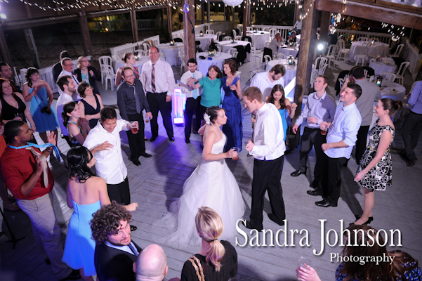 Best Lakeside wedding at Paradise Cove in Orlando, Florida - Wedding photographer - Sandra Johnson (SJFoto.com)
